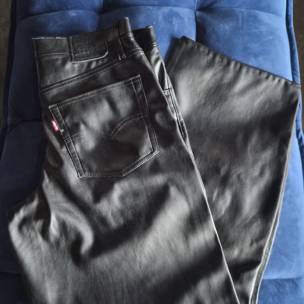 LEVI'S Black Leather Baggy Dad Style